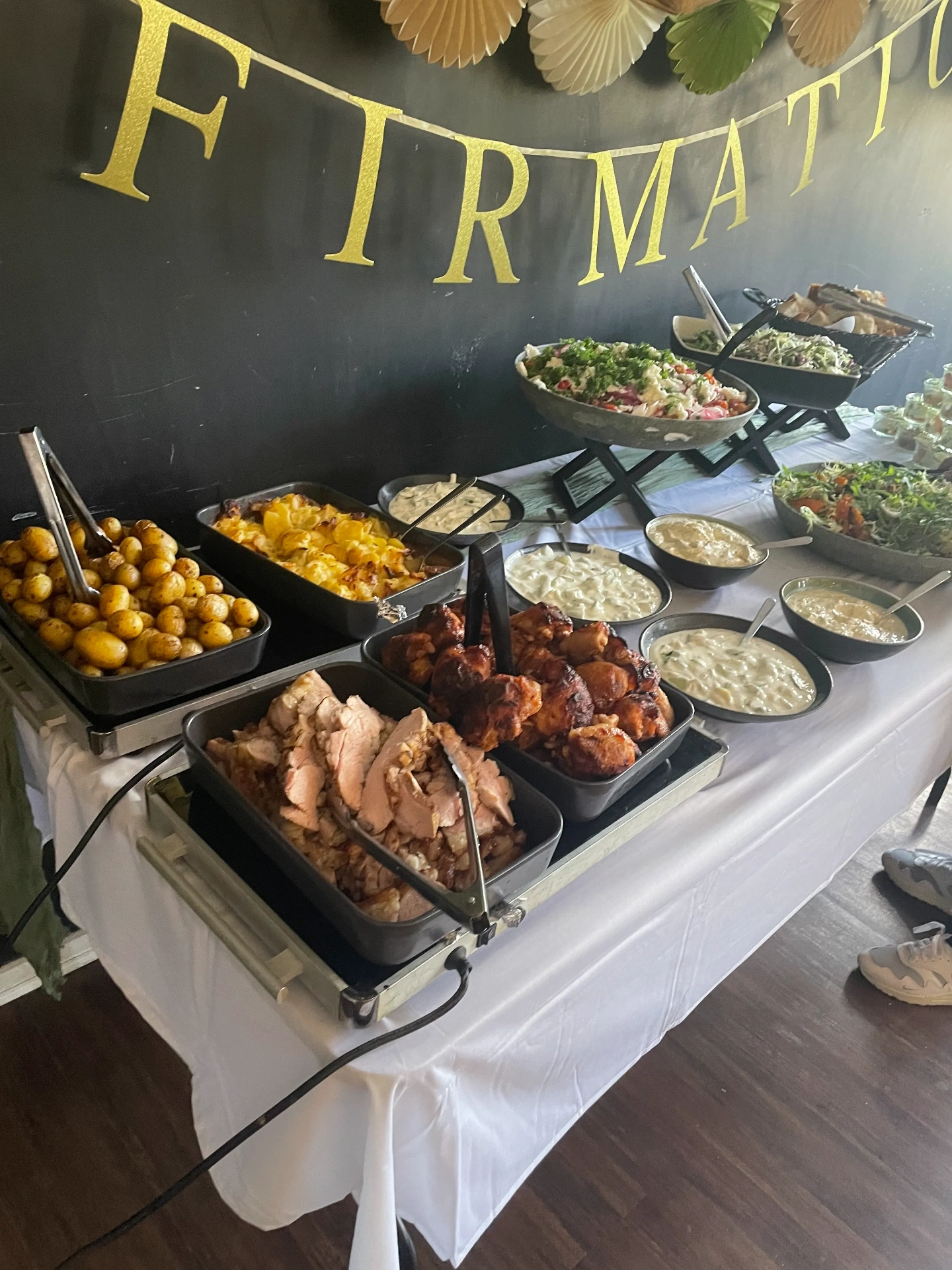 Lækker buffet til selskaber i Pool-Pub
